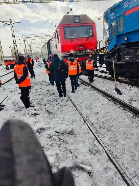 В Челябинской области электровоз сошел с рельс