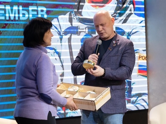 Герою России летчику-космонавту Артемьеву приходилось постоянно делиться на орбите ямальскими консервами