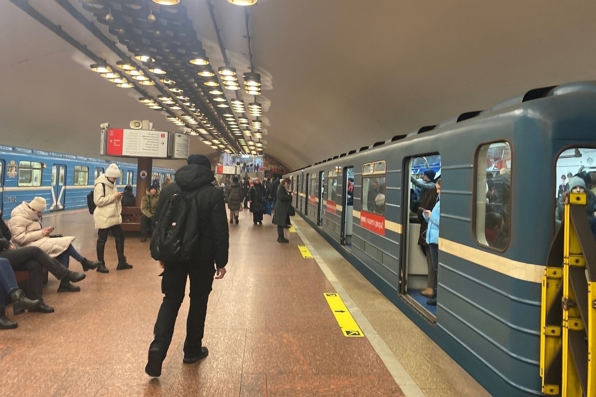 Почему остановилось метро. Поезд метро. Станция метро. Метро Новосибирск. Новые метро.