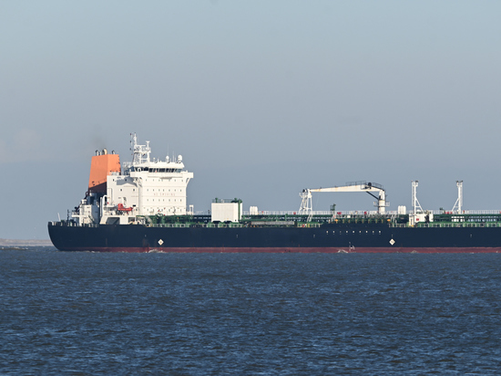 Отечественные энергоресурсы перевозят уже 600 «серых» и «темных» танкеров