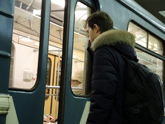 Третий за день случай падения на рельсы произошел в московском метро