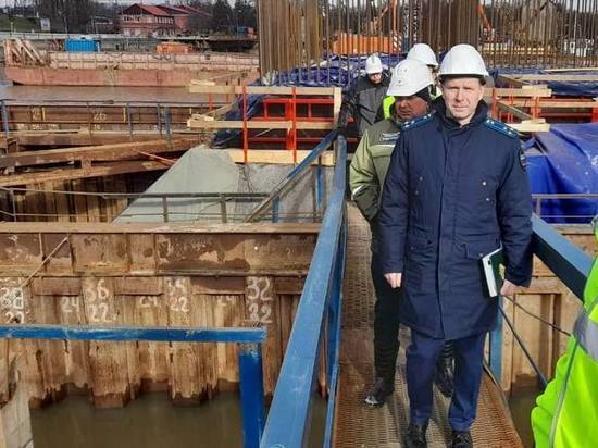 В Калининграде прокурор проверил ход строительства моста через Преголю