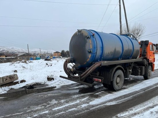 В Красноярске за слив жидких отходов оштрафовали водителя «КамАЗа»