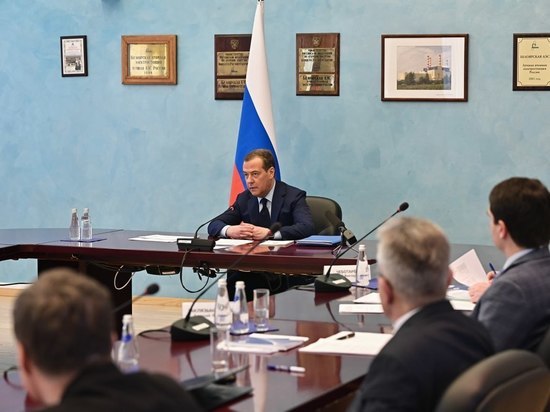 Дмитрий Медведев провел совещание на площадке Белоярской атомной электростанции