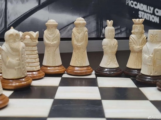 Шахматы из бивней мамонта продают в Новосибирске за 500 тысяч рублей