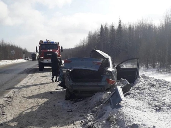 На свердловской трассе в результате ДТП с грузовиком погибла водитель