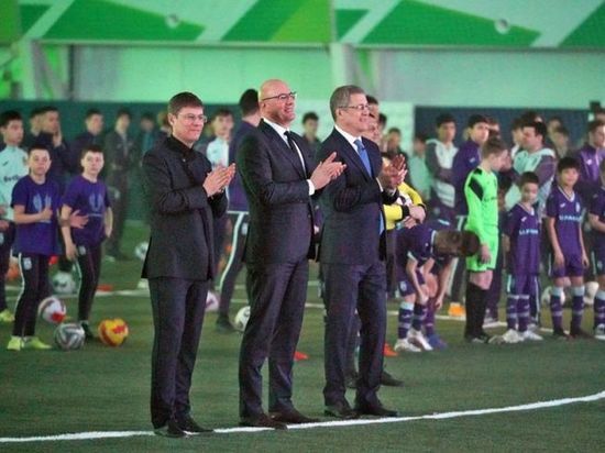 Радий Хабиров и Дмитрий Чернышенко открыли крытый футбольный манеж в Уфе