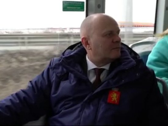 Мэр Красноярска прокатился в новом троллейбусе с белорусским послом