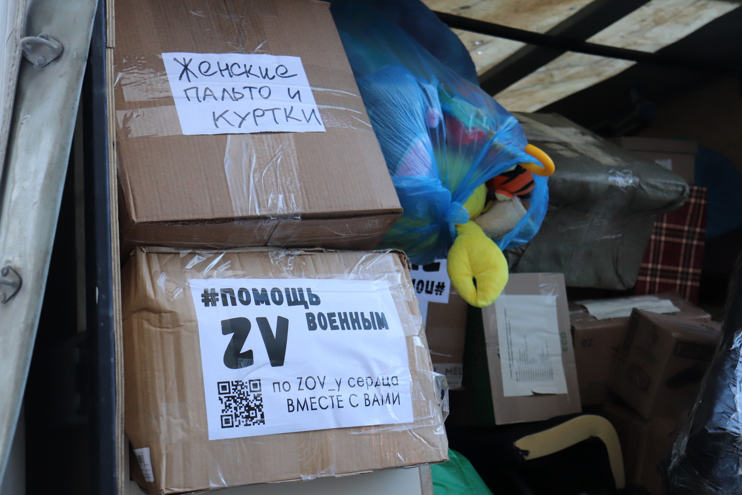 Фоторепортаж из зоны СВО: Кадры доставки гуманитарного груза