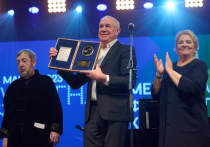 В Ханты-Мансийске открылся 21-й международный кинофестиваль «Дух огня», президентом которого стал обладатель двух наград Каннского фестиваля сербский режиссер Эмир Кустурица