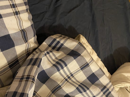 Как быстро и без труда заправить одеяло в пододеяльник: поможет эта канцелярская принадлежность