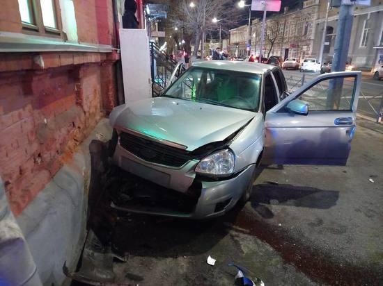 В центре Саратова в ДТП пострадало пять человек: сбиты прохожие