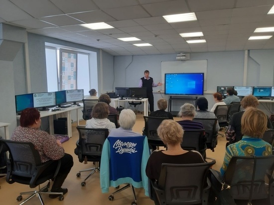 В Курске 25 пенсионеров обучают по программе «Цифровая грамотность»