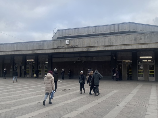 Станция метро «Ладожская» закрылась на 11-месячный капитальный ремонт
