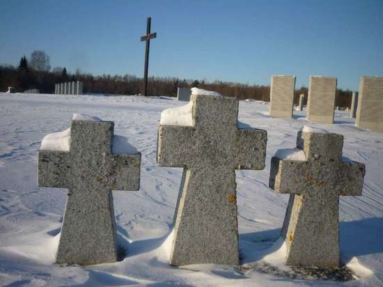 К 80-летию освобождения города воинской славы кладбище оказалось разделено на две части