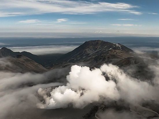 Курильский вулкан Эбеко выбросил пепел почти на 5 км
