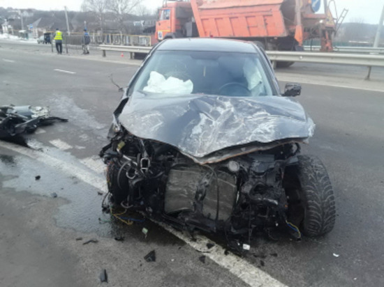 В Белгородском районе водитель иномарки влетел в дорожное ограждение