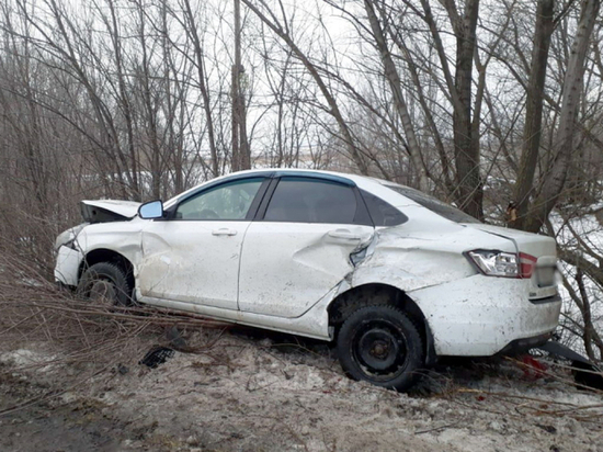 43-летняя автоледи попала в больницу после ДТП на трассе под Волгоградом