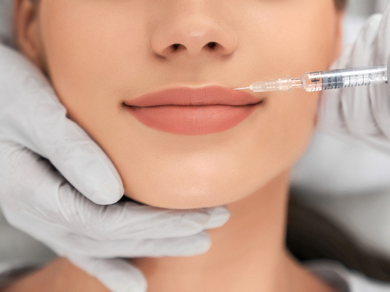 Увеличение губ: чем опасны инъекции и как выбрать специалиста