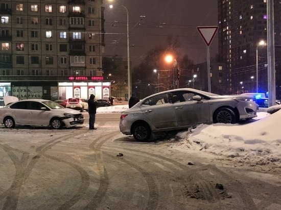 Неустановленные вандалы закидали машины земляков яйцами посреди Мурманска