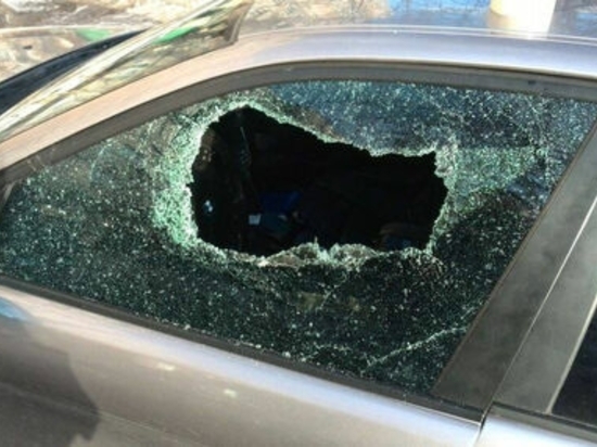 Безработный ижевчанин разбил стекла и украл мелкую технику из 5 автомобилей