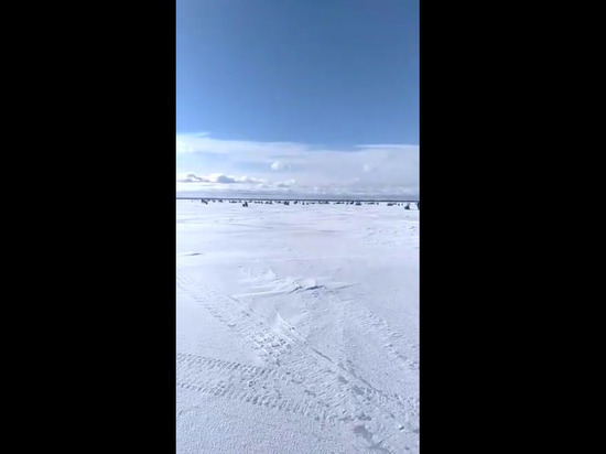 Спасатели напомнили рыбакам об опасности выхода на лед Ладожского озера