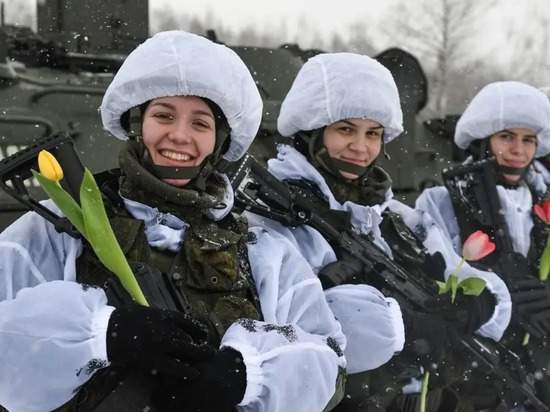 Бой-девушки из Костромской академии позировали в весенней фотосессии для РИА Новости