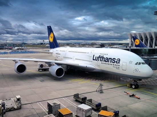Германия: Забастовки, рост цен на билеты, сокращение рейсов — чего ожидать пассажирам Lufthansa