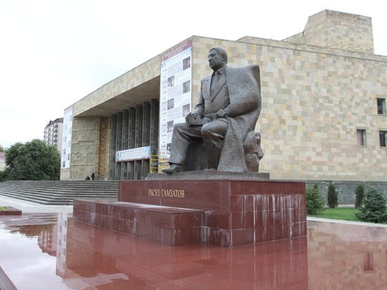 Минцифры Дагестана готовит мобильное приложение к 100-летию Гамзатова