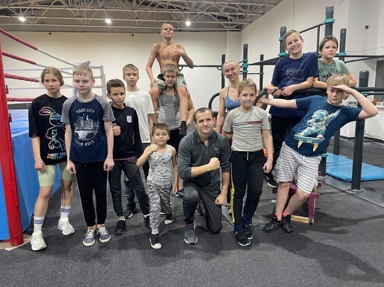 Псковский воркаут-центр приглашает на тренировки взрослых и детей