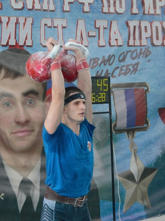Смоленский спортсмен завоевал "серебро" на Всероссийских соревнованиях по гиревому спорту