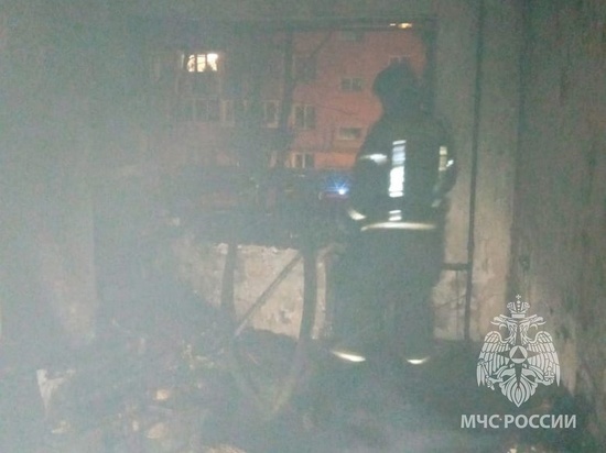 Во Владивостоке пожарные вывели из горящего дома 8 человек