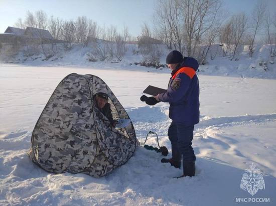 Жителей Алтайского края предупредили об опасности выхода на весенний лед