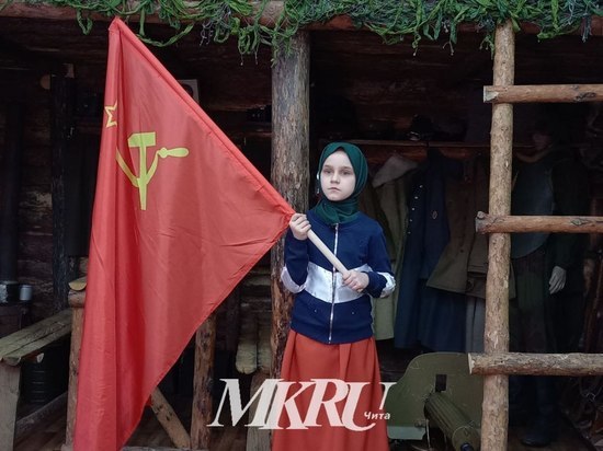 Подаренный девочкой флаг украсит один из танков забайкальских бойцов в зоне СВО