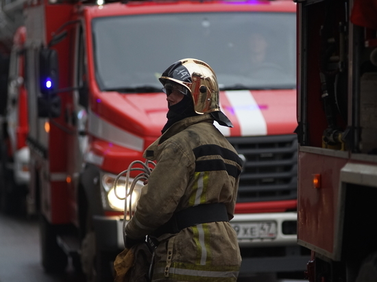 В Гурьевском районе спасатели вытащили из пожара одного человека