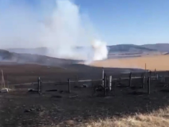 Пожог земли на кладбище перерос в крупный пожар в селе Забайкалья