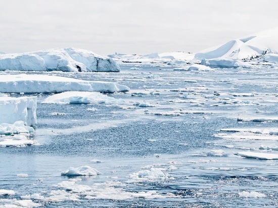 На Сахалине 18 рыбаков унесло на оторвавшейся льдине