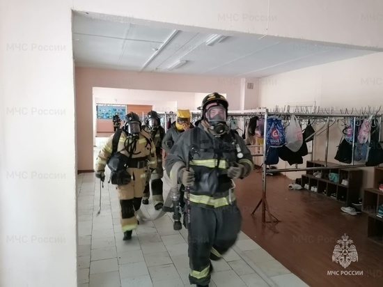 В школу в Пензенской области приехали 2 отряда спасателей
