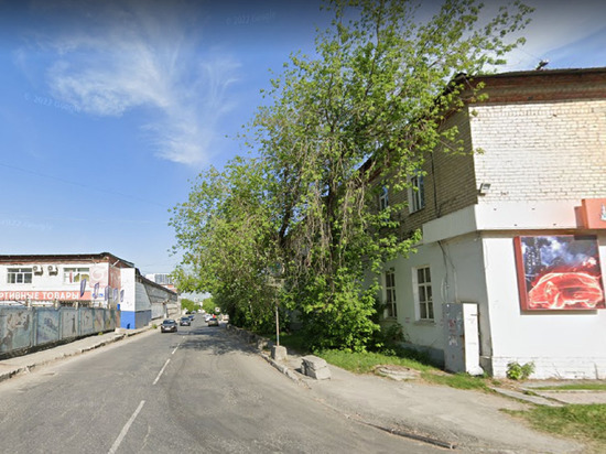 Водители в Екатеринбурге устроили потасовку, не поделив талон в РЭО ГИБДД