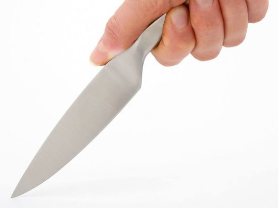Жительница Подмосковья в попытках помириться с любимым мужчиной ранила его ножом