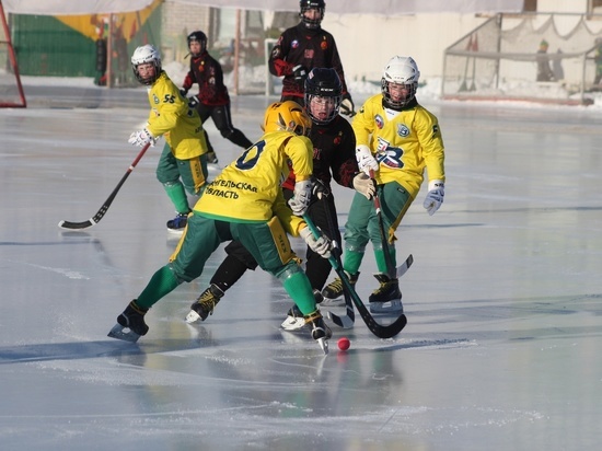 В Архангельске стартовал финальный этап всероссийских юношеских соревнований по хоккею с мячом