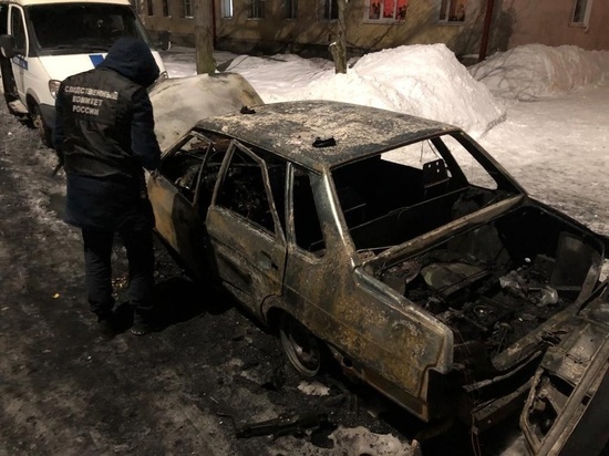 Мужчина погиб в горящем автомобиле в Карелии