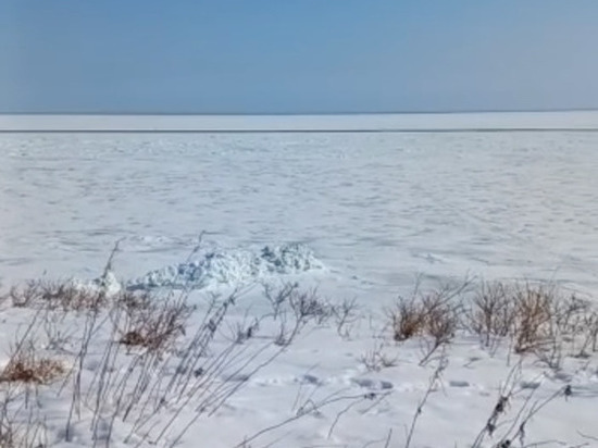 Льдина с рыбаками и снегоходами оторвалась в заливе Мордвинова на Сахалине
