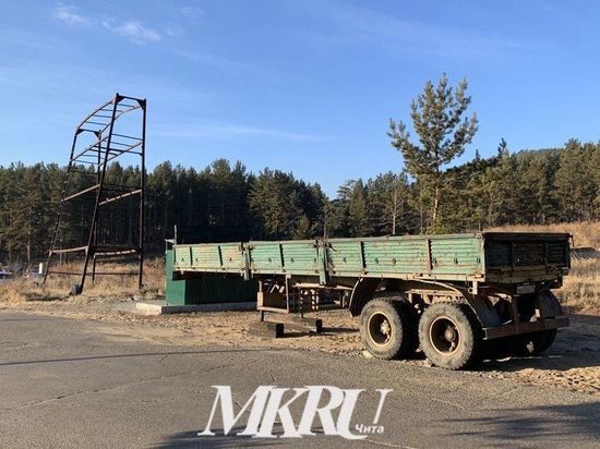 Водитель автокрана перевернулся на трассе в Забайкалье