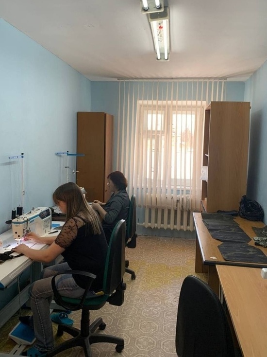 В Ноябрьске мастерицам для пошива одежды участникам СВО предоставили 4-комнатное помещение