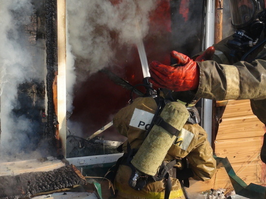 Частный дом потушили пожарные в Арсеньеве