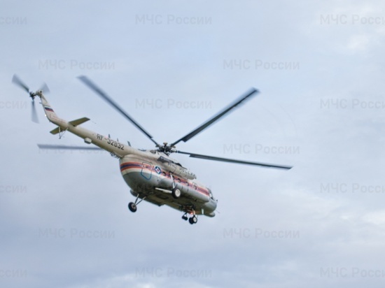 Вертолет привлекли для спасения 15 рыбаков со льдины на Сахалине