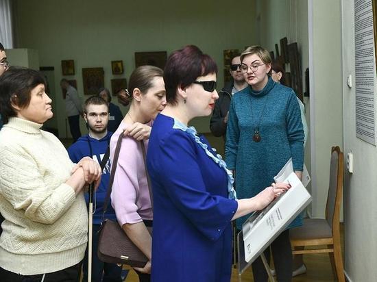 В двух тюменских музеях появятся тактильные копии картин