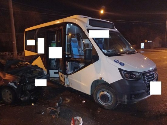 В Ставрополе водитель микроавтобуса спровоцировал ДТП, двое пострадавших
