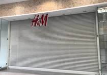 На месте закрытых магазинов шведской сети H&M в центре Петербурга откроют три новых торговых точек российских ретейлеров. Речь идет о магазинах детской одежды, женской обуви и одежды.
